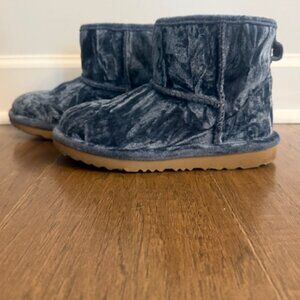 Ugg-blue-size 2- velvet boot in blue crush-kids-classic mini